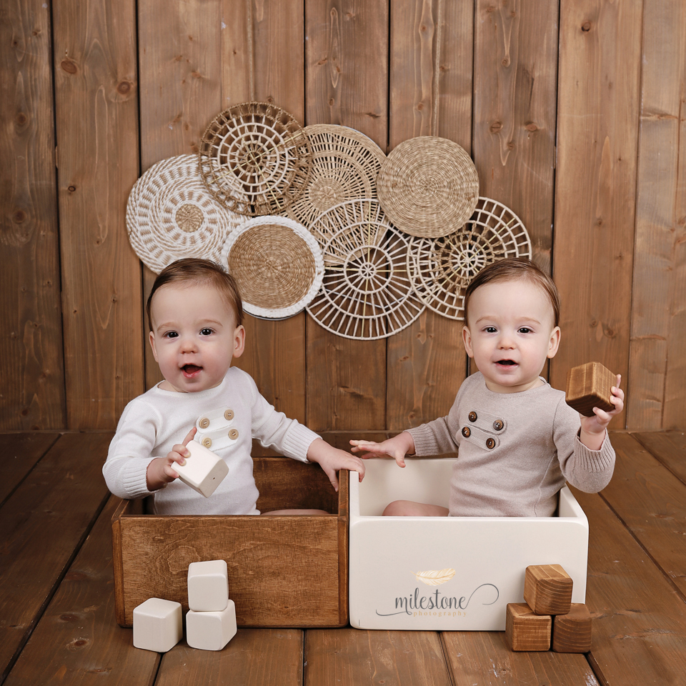 Tweeling Sittersessie babyfotograaf Hellevoetsluis Voorne aan zee